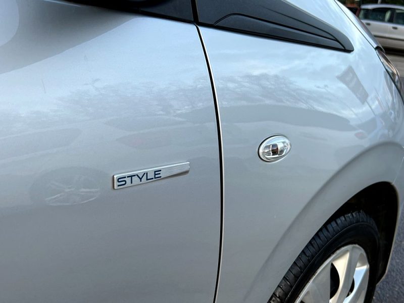 PEUGEOT 108 STYLE 1.0 VTI 72 1ERE MAIN 5 PORTES CLIMATISATION REGULATEUR CRIT AIR 1 - GARANTIE 1 AN