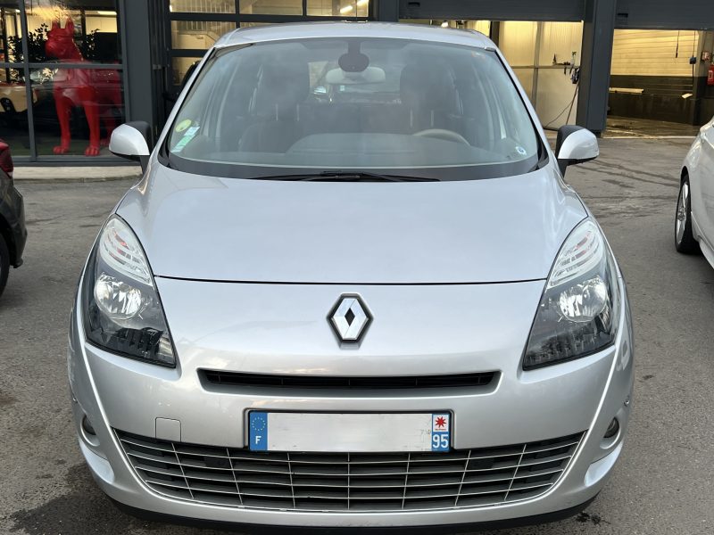 RENAULT GRAND SCENIC III PRIVILEGE 2.0 DCI 150 Cv BOITE AUTOMATIQUE 7 PLACES - GARANTIE 1 AN
