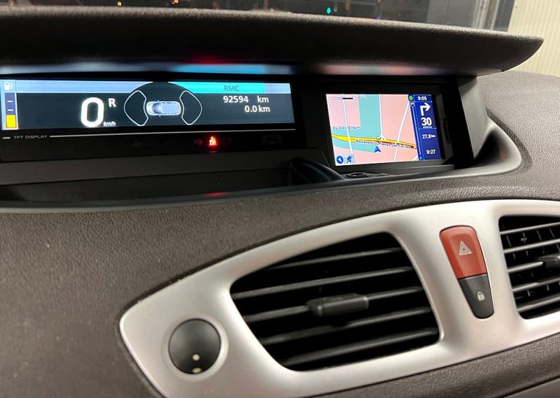 RENAULT GRAND SCENIC III PRIVILEGE 2.0 DCI 150 Cv BOITE AUTOMATIQUE 7 PLACES - GARANTIE 1 AN