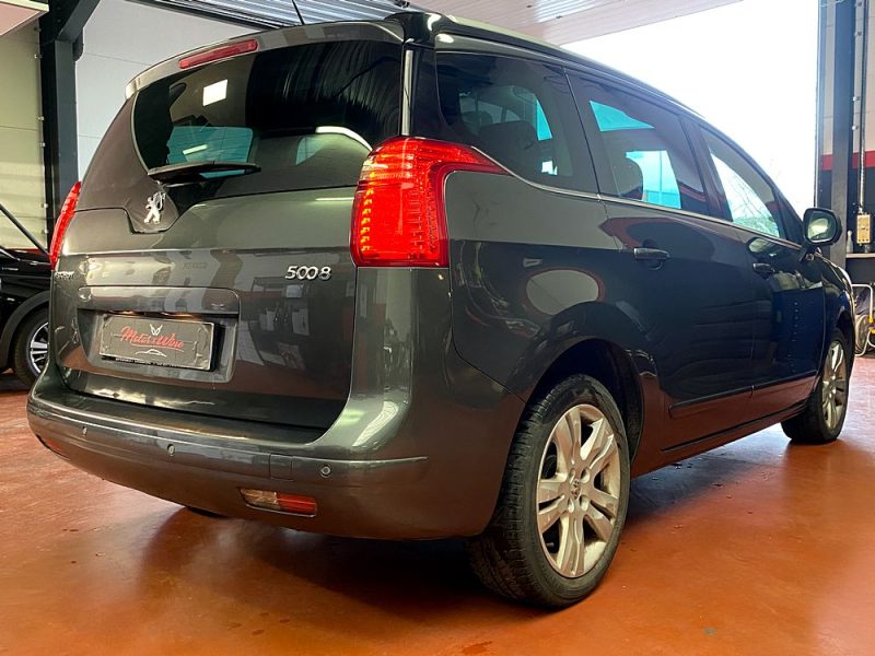 PEUGEOT 5008 2013