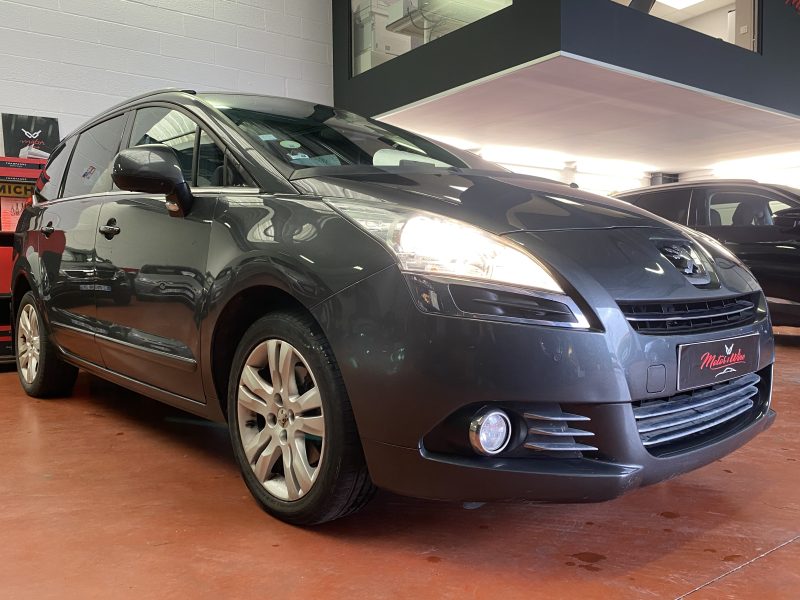 PEUGEOT 5008 2013