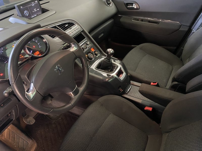 PEUGEOT 5008 2013