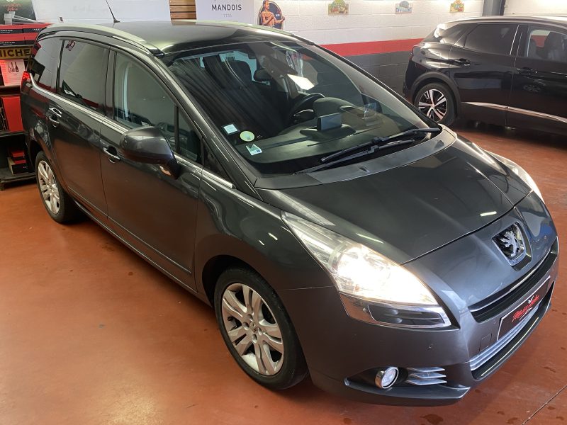 PEUGEOT 5008 2013