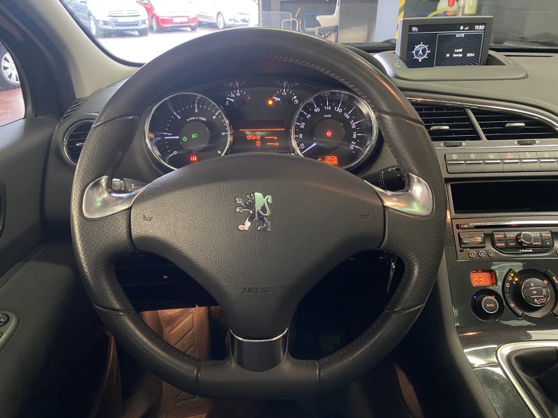 PEUGEOT 5008 2013