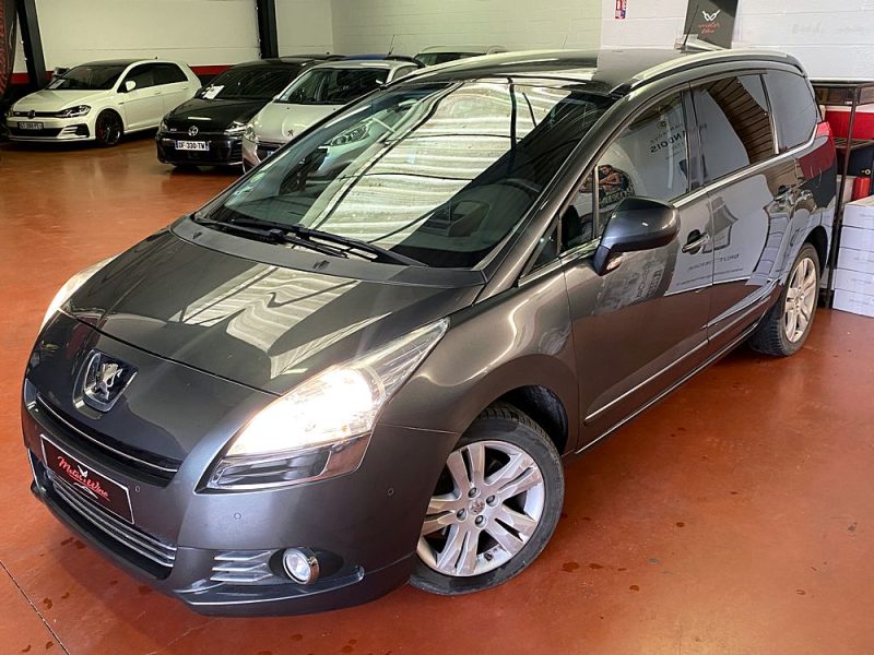 PEUGEOT 5008 2013