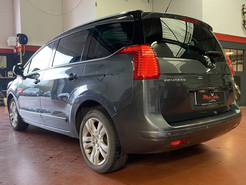PEUGEOT 5008 2013