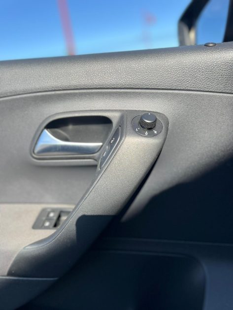 VOLKSWAGEN POLO 2012