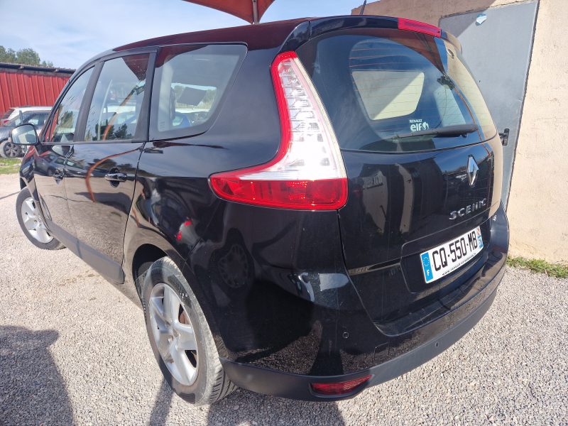 RENAULT GRAND SCENIC 1,5DCI 110CH AUTHENTIQUE 2013