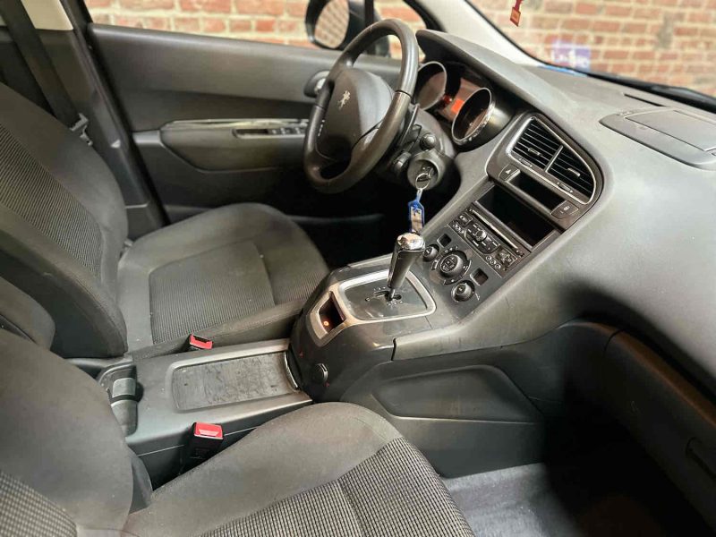 PEUGEOT 5008 1.6 eHDi 112 cv Allure