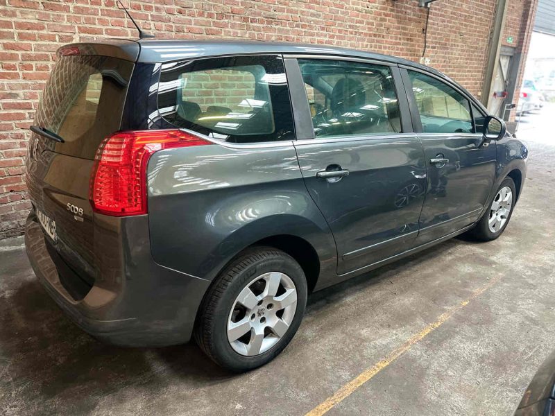 PEUGEOT 5008 1.6 eHDi 112 cv Allure