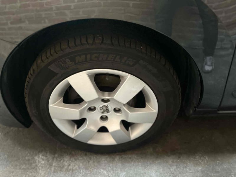 PEUGEOT 5008 1.6 eHDi 112 cv Allure