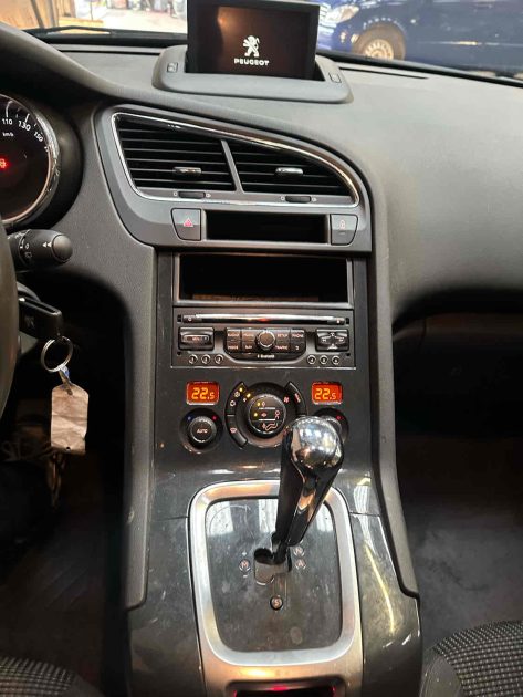 PEUGEOT 5008 1.6 eHDi 112 cv Allure