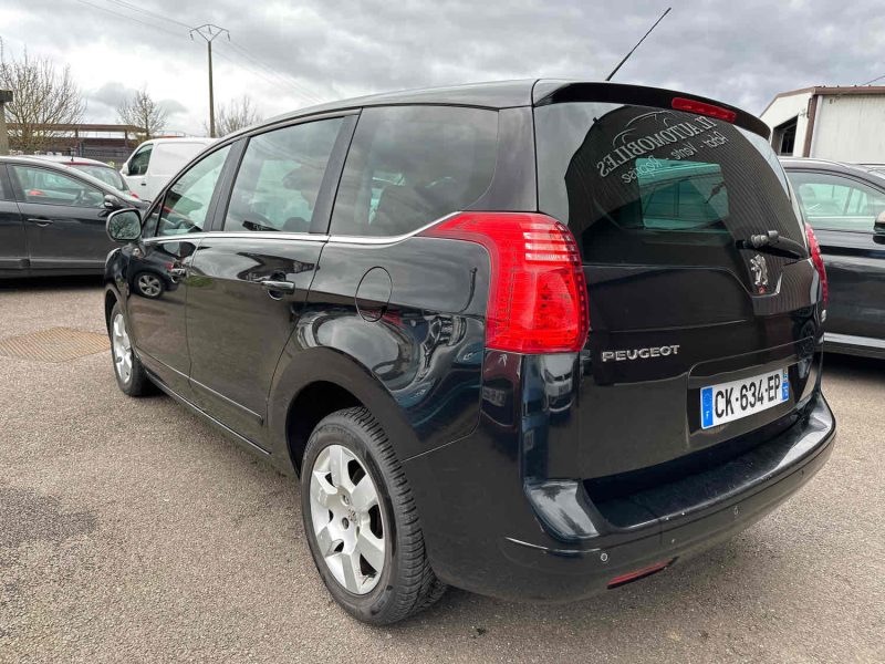 PEUGEOT 5008 2012