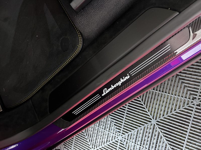 LAMBORGHINI URUS PERFORMANTE 2023