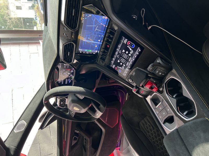 LAMBORGHINI URUS PERFORMANTE 2023