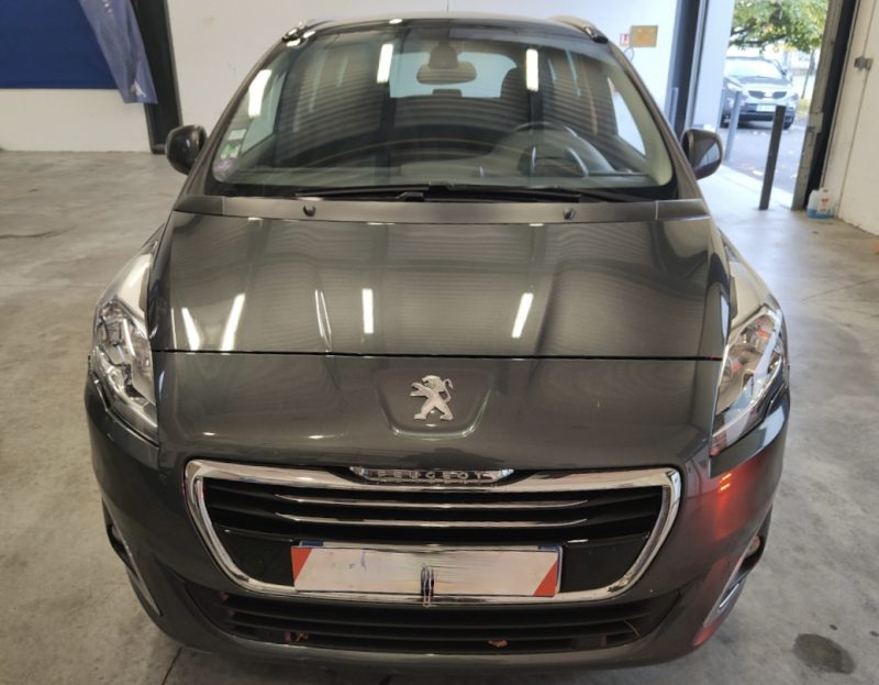 PEUGEOT 5008 PHASE 2 ALLURE 1.6 165 Cv BOITE AUTOMATIQUE 1ERE MAIN / 52 300 Kms - GARANTIE 1 AN