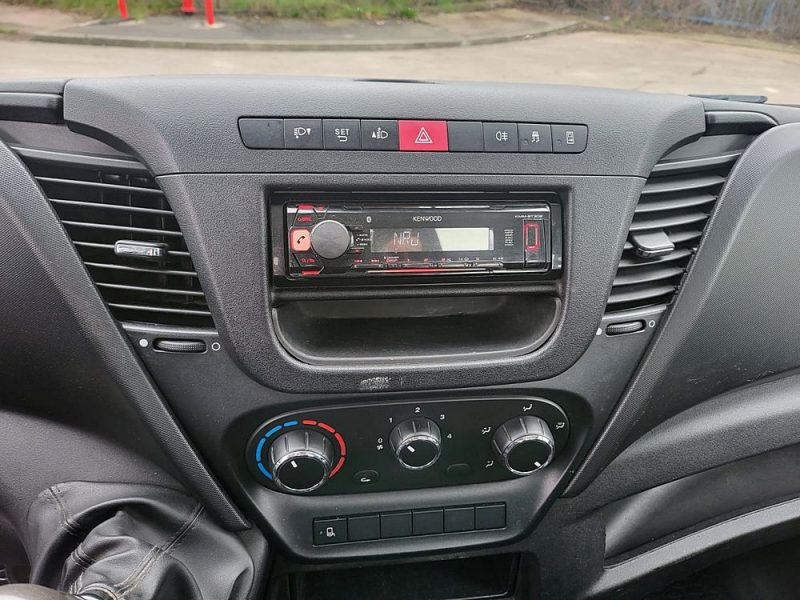 IVECO DAILY Benne 35C15 3.0d 146cv BVM6 / BLUETOOTH/ATTELAGE/REGULATEUR DE VITESSE