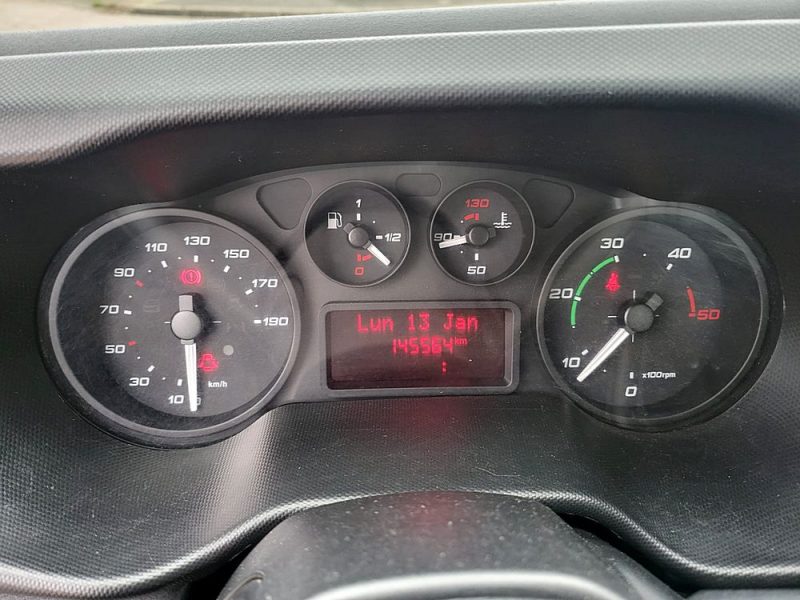 IVECO DAILY Benne 35C15 3.0d 146cv BVM6 / BLUETOOTH/ATTELAGE/REGULATEUR DE VITESSE