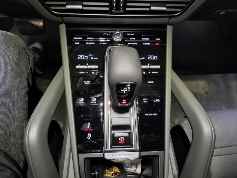 PORSCHE CAYENNE COUPE 3.0 V6 461/340cv E-Hybrid AWD BVA / TOIT PANORAMIQUE/CAMERA 360°/HAYON ELECTRI