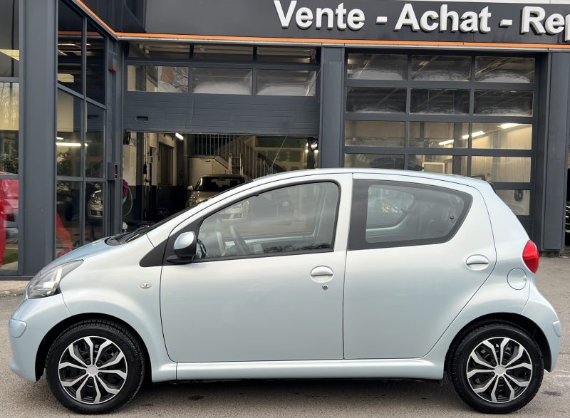 TOYOTA AYGO 1.0 VVT-i 68 Cv 5 PORTES PREMIERE MAIN 22 900 Kms CLIMATISATION BLUETOOTH GARANTIE 1 AN