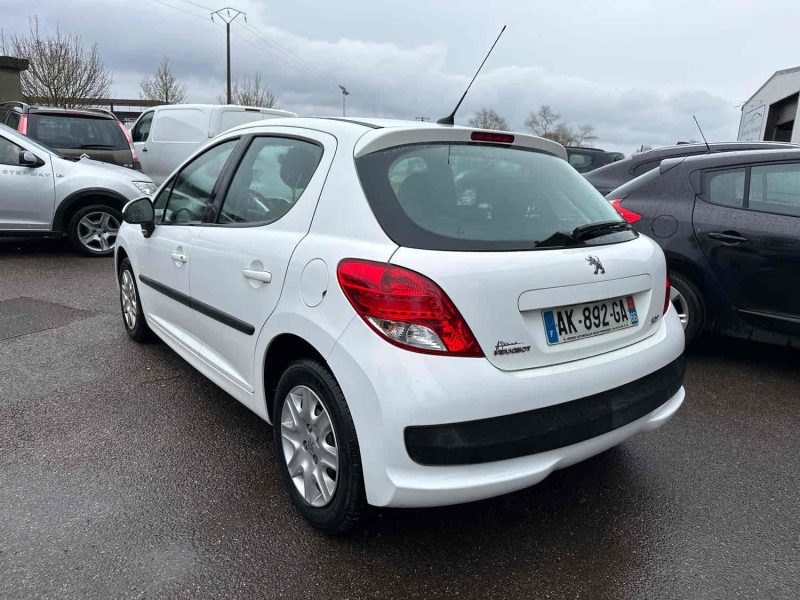 PEUGEOT 207 2010