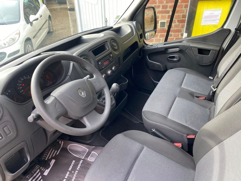 RENAULT MASTER III Camion plate-forme/Châssis 2019