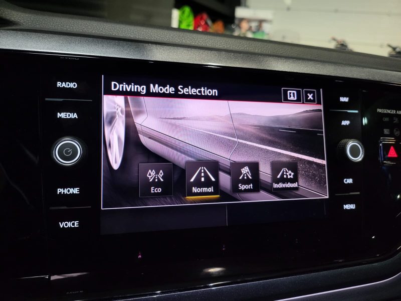 VOLKSWAGEN POLO VI GTI 2.0 TSI 200cv DSG6 / APPLE CARPLAY/TOIT OUVRANT/SIEGES CHAUFFANT