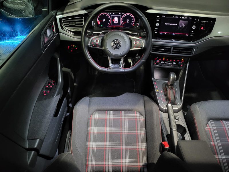 VOLKSWAGEN POLO VI GTI 2.0 TSI 200cv DSG6 / APPLE CARPLAY/TOIT OUVRANT/SIEGES CHAUFFANT