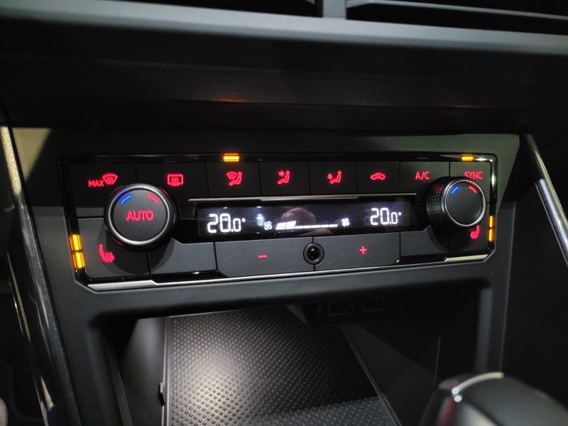 VOLKSWAGEN POLO VI GTI 2.0 TSI 200cv DSG6 / APPLE CARPLAY/TOIT OUVRANT/SIEGES CHAUFFANT