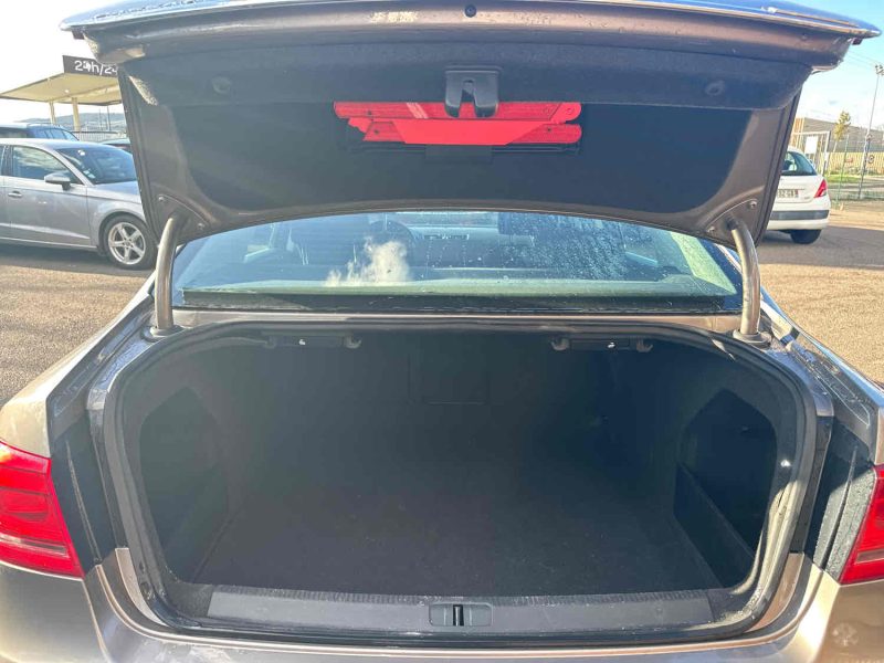 VOLKSWAGEN PASSAT B7 2011