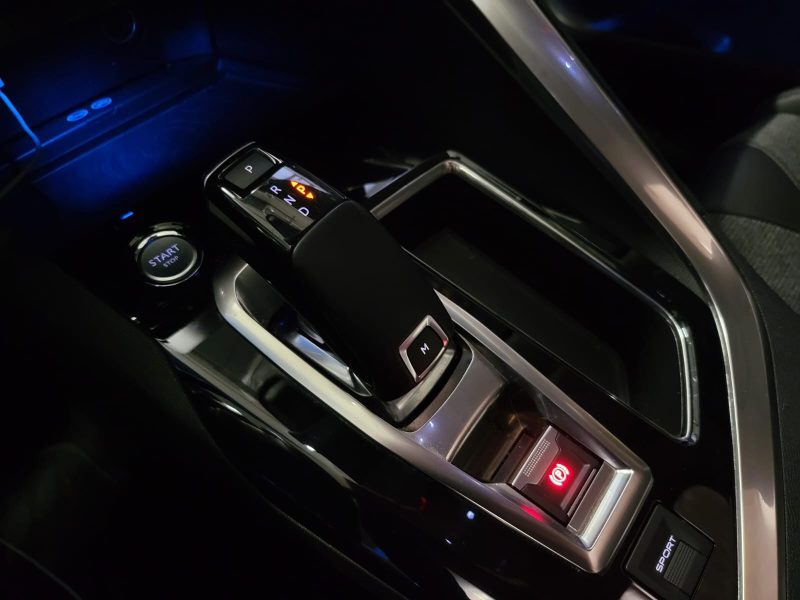 PEUGEOT 3008 1.6 THP 165cv ALLURE /TOIT OUVRANT+PARK ASSIST+CAMERA+CAR PLAY/