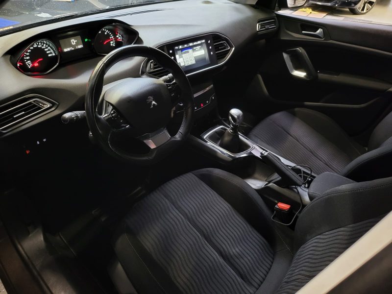 PEUGEOT 308 1.6 BlueHDi 115cv ACTIVE / REGULATEUR + LIMITEUR / AIDE AU PARKING / FAIBLE KILOMETRAGE