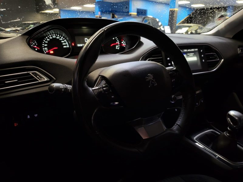 PEUGEOT 308 1.6 BlueHDi 115cv ACTIVE / REGULATEUR + LIMITEUR / AIDE AU PARKING / FAIBLE KILOMETRAGE