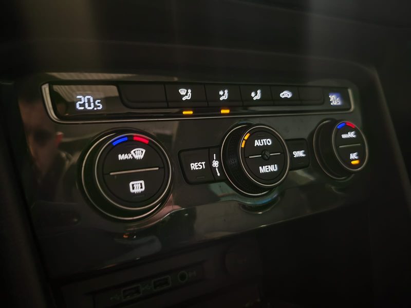 VOLKSWAGEN TIGUAN 2.0 TDI 150cv CARAT / TOIT OUVRANT+VIRTUAL COCKPIT+PARK ASSIST+CAMERA/