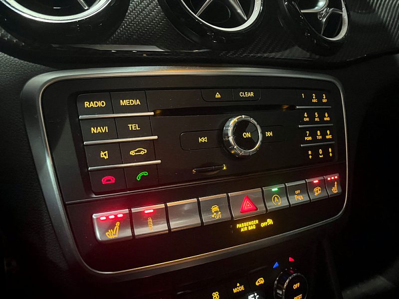 MERCEDES CLA AMG CLA 45 4-matic 420 CV WHITE ART EDITION PACK CARBON / PACK AERO / APPLE CARPLAY