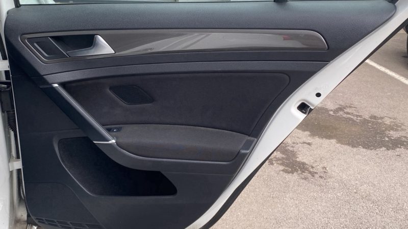 VOLKSWAGEN GOLF VII 1.0 TSI 110ch Sound + 4 pneus été