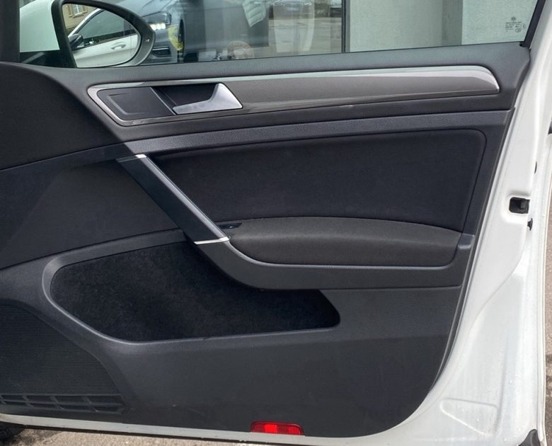 VOLKSWAGEN GOLF VII 1.0 TSI 110ch Sound + 4 pneus été