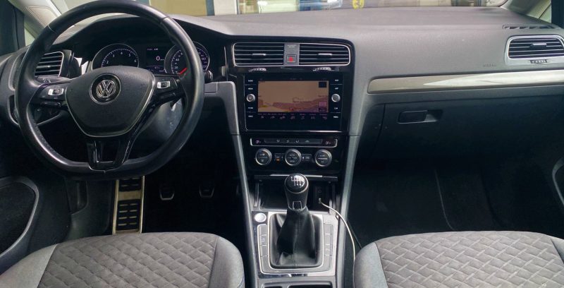 VOLKSWAGEN GOLF VII 1.0 TSI 110ch Sound + 4 pneus été