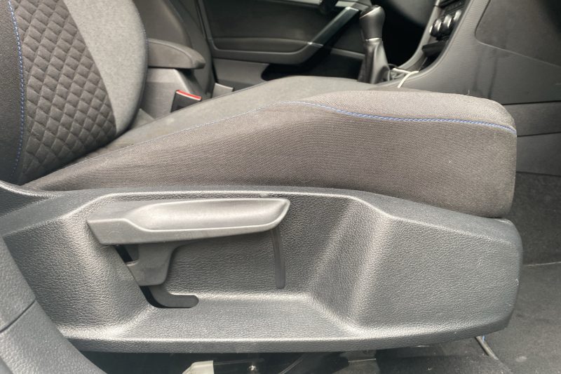 VOLKSWAGEN GOLF VII 1.0 TSI 110ch Sound + 4 pneus été