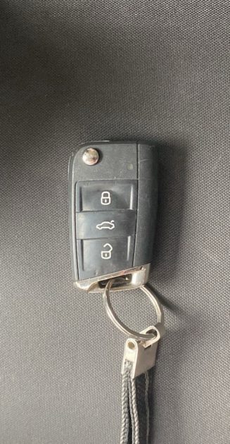 VOLKSWAGEN GOLF VII 1.0 TSI 110ch Sound + 4 pneus été