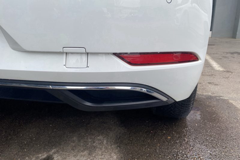 VOLKSWAGEN GOLF VII 1.0 TSI 110ch Sound + 4 pneus été