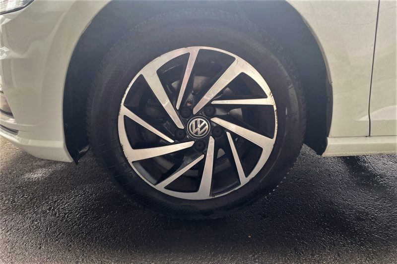 VOLKSWAGEN GOLF VII 1.0 TSI 110ch Sound + 4 pneus été