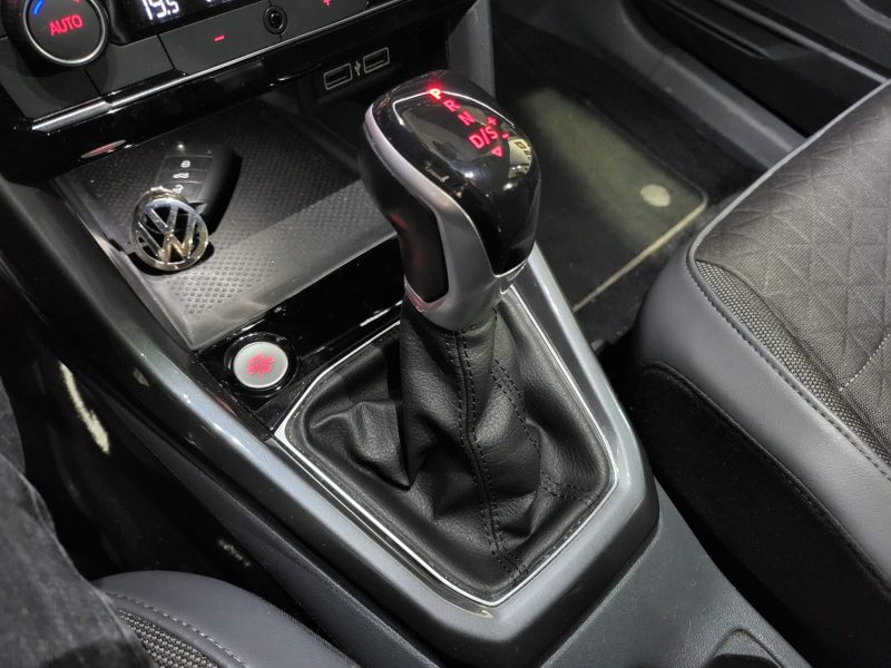 VOLKSWAGEN T-CROSS 1.0 TSI 116cv R-Line DSG7 / APPLE CARPLAY/DETECTION ANGLES MORTS/RADAR-AV-AR