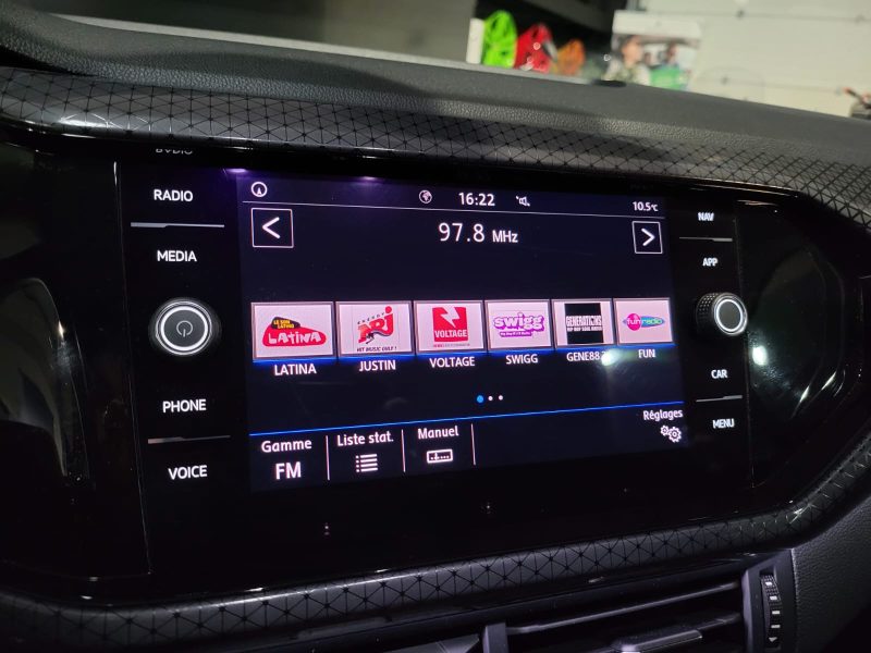 VOLKSWAGEN T-CROSS 1.0 TSI 116cv R-Line DSG7 / APPLE CARPLAY/DETECTION ANGLES MORTS/RADAR-AV-AR