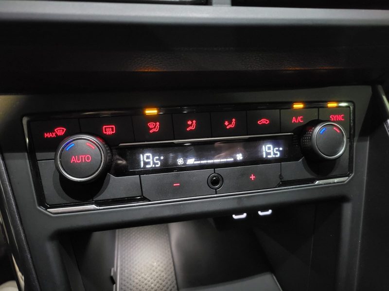 1.0 TSI 110 cv R-LINE / CARPLAY / CAMERA / REGULATEUR 