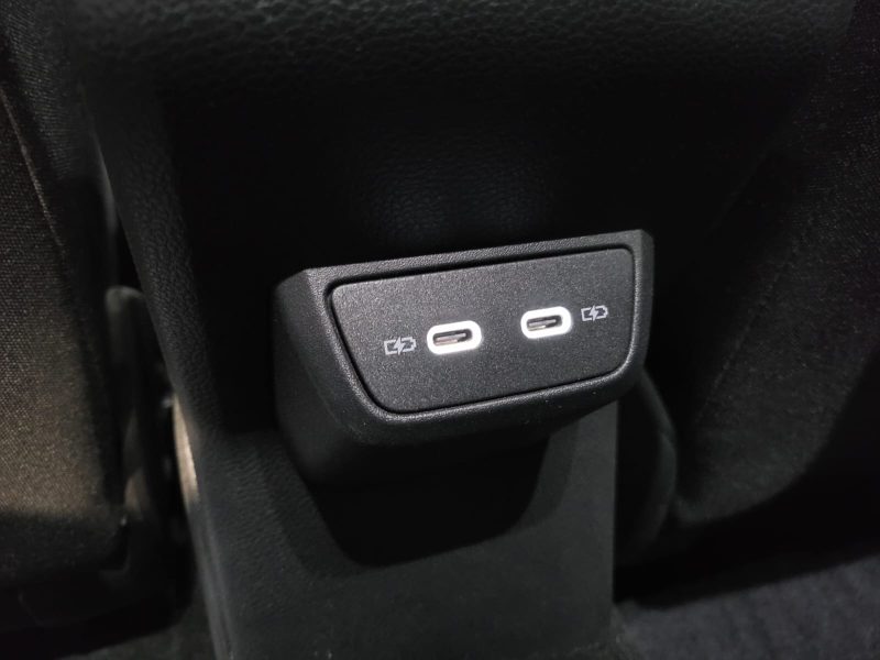 1.0 TSI 110 cv R-LINE / CARPLAY / CAMERA / REGULATEUR 