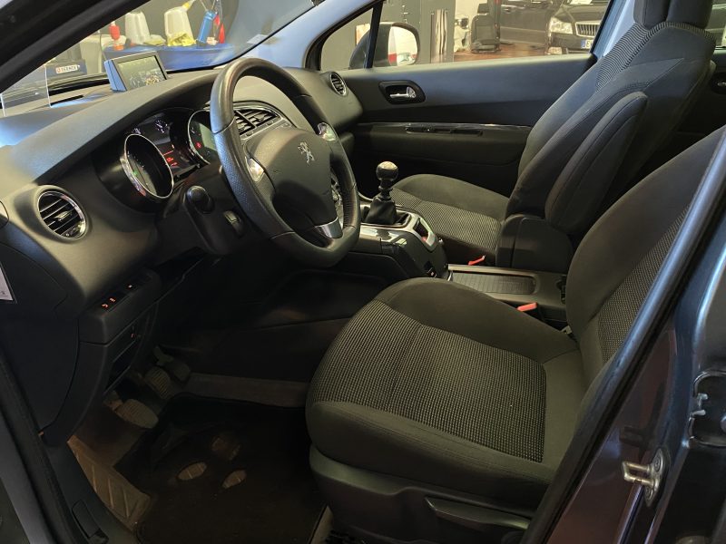 PEUGEOT 5008 2014