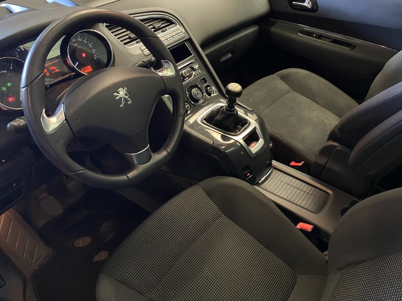 PEUGEOT 5008 2014