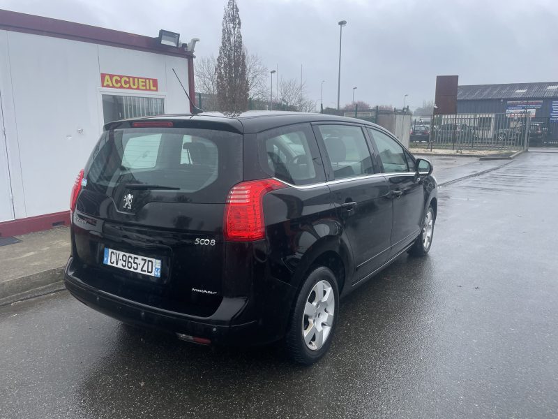 PEUGEOT 5008 2012
