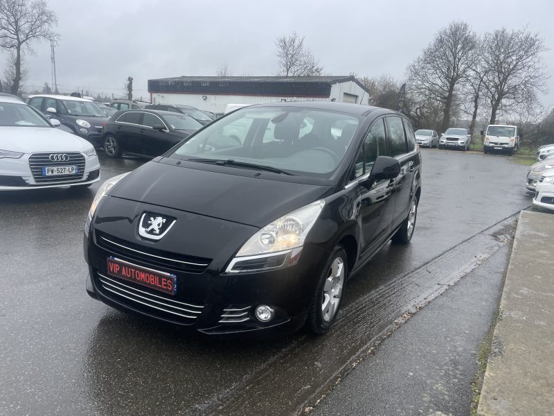 PEUGEOT 5008 2012